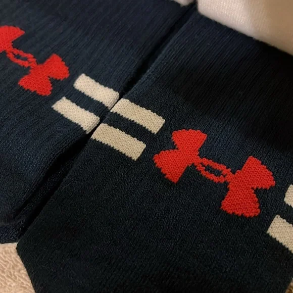 New 6 Under Armour Mens Socks - Picture 13 of 14